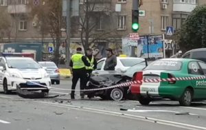 В Киеве произошло масштабное ДТП с четырьмя авто