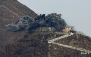 КНДР взорвала 10 постов на границе с Южной Кореей
