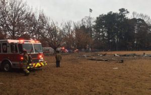 В США самолет упал на футбольное поле, есть жертвы