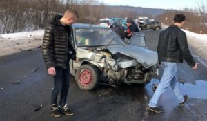 На трассе Киев-Чоп столкнулись пять автомобилей