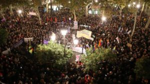В Испании тысячи женщин вышли на протесты против ультраправых