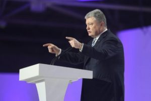 Порошенко раскритиковал предвыборные идеи Зеленского, Гриценко и Тимошенко