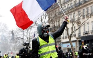 Власти Франции планируют провести референдум – СМИ
