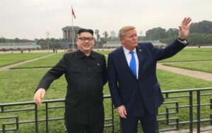 Двойники Ына и Трампа прибыли на “саммит” в Ханой