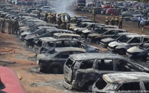 На авиашоу в Индии сгорели почти 300 авто