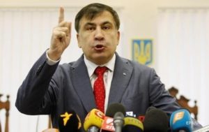 Саакашвили объяснил, почему жевал галстук в прямом эфире