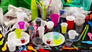 Европарламент проголосовал за запрет одноразового пластика