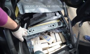 Двое граждан Нидерландов провезли через границу Украины в Румынию 84,3 кг героина