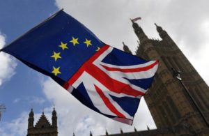 Британия: план Джонсона по Brexit привел к отставке в его правительстве