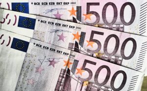 В ЕС полностью прекратили выпуск банкнот по €500