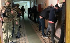 В Одесский облавтодор ворвались “титушки”: видео задержания