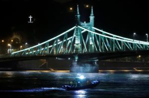 В Будапеште затонуло туристическое судно, погибли семь человек