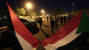 В столице Судана спецназ открыл огонь по протестующим