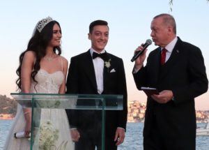 Эрдоган стал свидетелем на свадьбе игрока лондонского “Арсенала”
