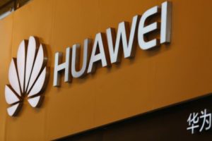 Huawei ожидает потери $30 млрд выручки из-за санкций США