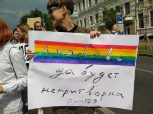 В Киеве прошел марш за права ЛГБТ-сообщества, колонну участников атаковали