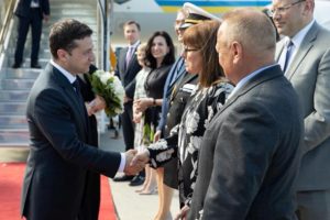 Зеленский обещает защищать украинский язык и евроинтеграцию Украины