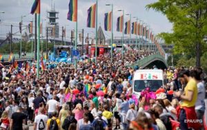 На гей-прайд в Кельне вышли более миллиона человек
