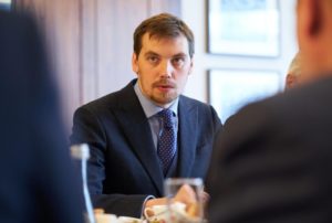 Зеленский выбрал премьера: хочет продать “Приват” и поднять зарплаты министров до $10 тысяч