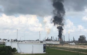 В Техасе на заводе Exxon Mobil произошел пожар