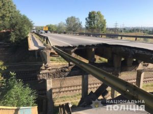 В Харькове рухнул автомобильный мост