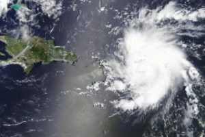 Жителей Флориды призвали запастись едой, водой и лекарствами из-за урагана “Дориан”