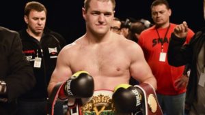 Опытный российский боксер согласился провести бой с Усиком