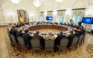 СНБО рассмотрит введение ЧП в Украине – СМИ