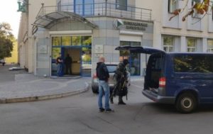 В Киеве обыскивают банк Порошенко – СМИ