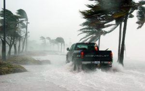 Тропический шторм в Техасе: отменены сотни рейсов