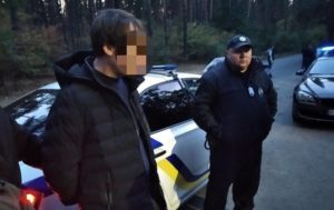 Под Киевом мужчина похитил бывшую девушку и повез в поле “поговорить”