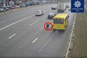 В Киеве у маршрутки на ходу отвалилось колесо