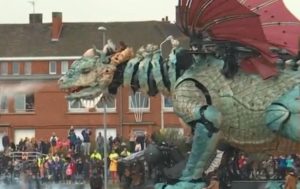 Во Франции создали 72-тонного дракона