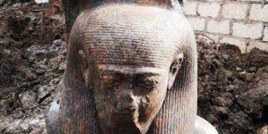 Прямо под домом. В Египте нашли редкую статую фараона