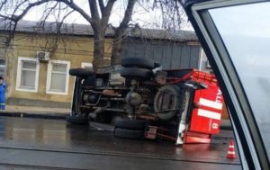 В Одессе перевернулась пожарная машина