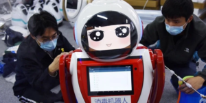 В Китае выпустили на улицы робота для борьбы с коронавирусом