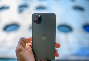 Apple может отложить выпуск первых iPhone 5G на несколько месяцев — СМИ