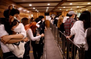 В Сеуле закрыли клубы и бары из-за новой вспышки коронавируса