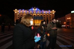 В Харькове ночью провели акцию “Первая минута мира”