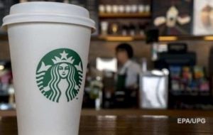 Бариста Starbucks задержали за плевки в кофе