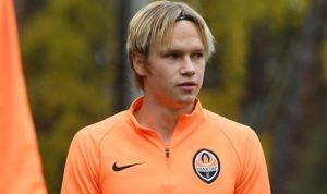 Украинский футболист “Шахтера” покорил сеть новым трюком