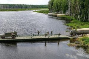 В России во время военных учений обрушился железнодорожный мост
