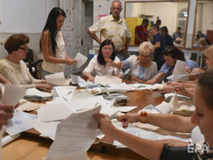 Зеленский подписал закон об отмене обязательной подачи справки о несудимости для кандидатов на местные выборы