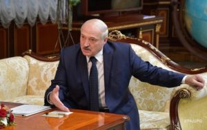 Лукашенко ответил Макрону на призыв уйти