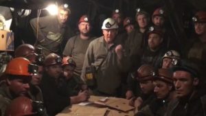 “Горняки получают зарплату меньше, чем охранники в АТБ”. Почему забастовали шахты Коломойского и Ахметова