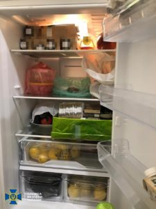 «Холодная» коррупция: СБУ нашла черный нал в холодильнике руководителей УЗ – фото
