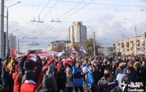 На протестах в Беларуси снова задерживают людей