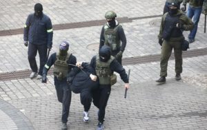 В Минске проходят массовые задержания протестующих