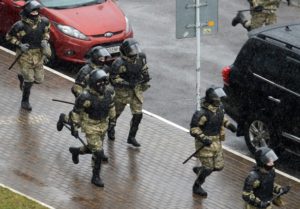 Протесты в Беларуси: задержаны почти 200 человек