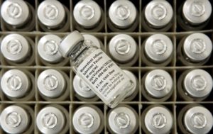 COVID-вакцина появится в аптеках не ранее осени